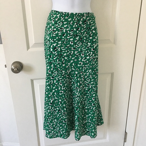Forever 21 Dresses & Skirts - FOREVER 21 Print long Green-White Skirt. Size L